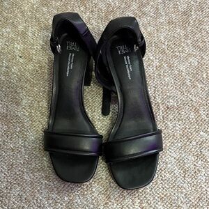 Time and Tru Women's Black Heeled Sandals